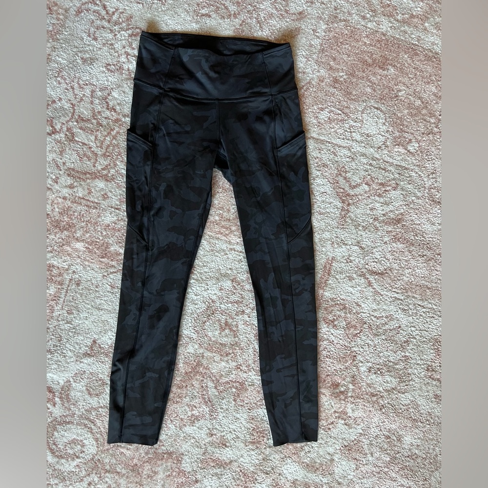 Lululemon 7/8 black camo leggings